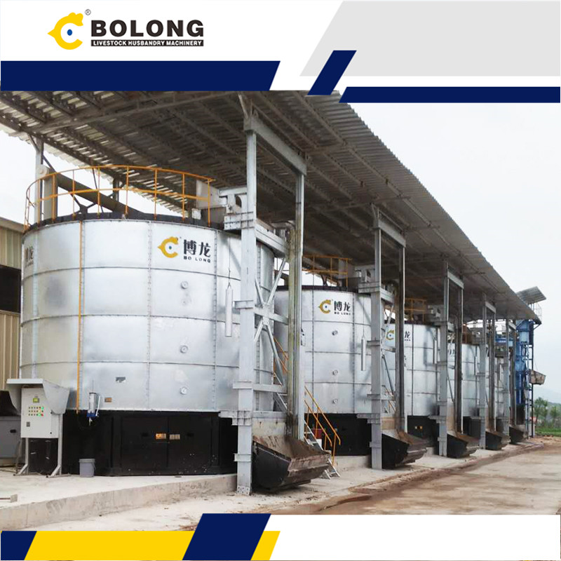 How does a manure composting machine improve fermentation odor?