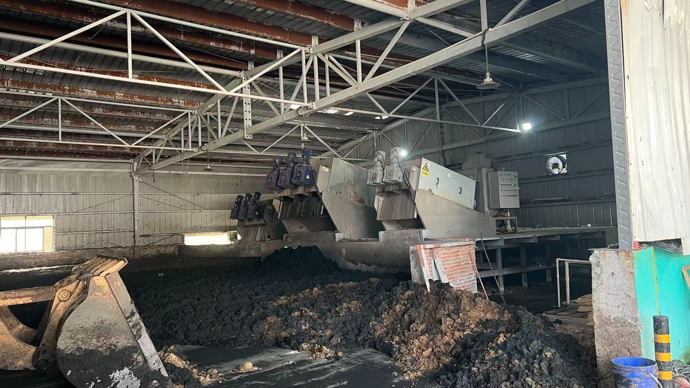 Bolong compost tank site