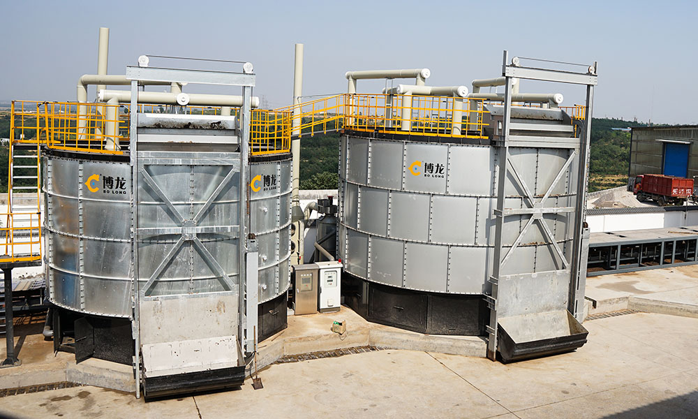 easy operated composting machine for production of organic fertilizers